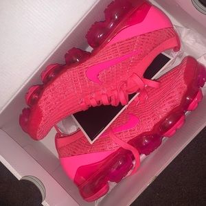Hot pink vapor max